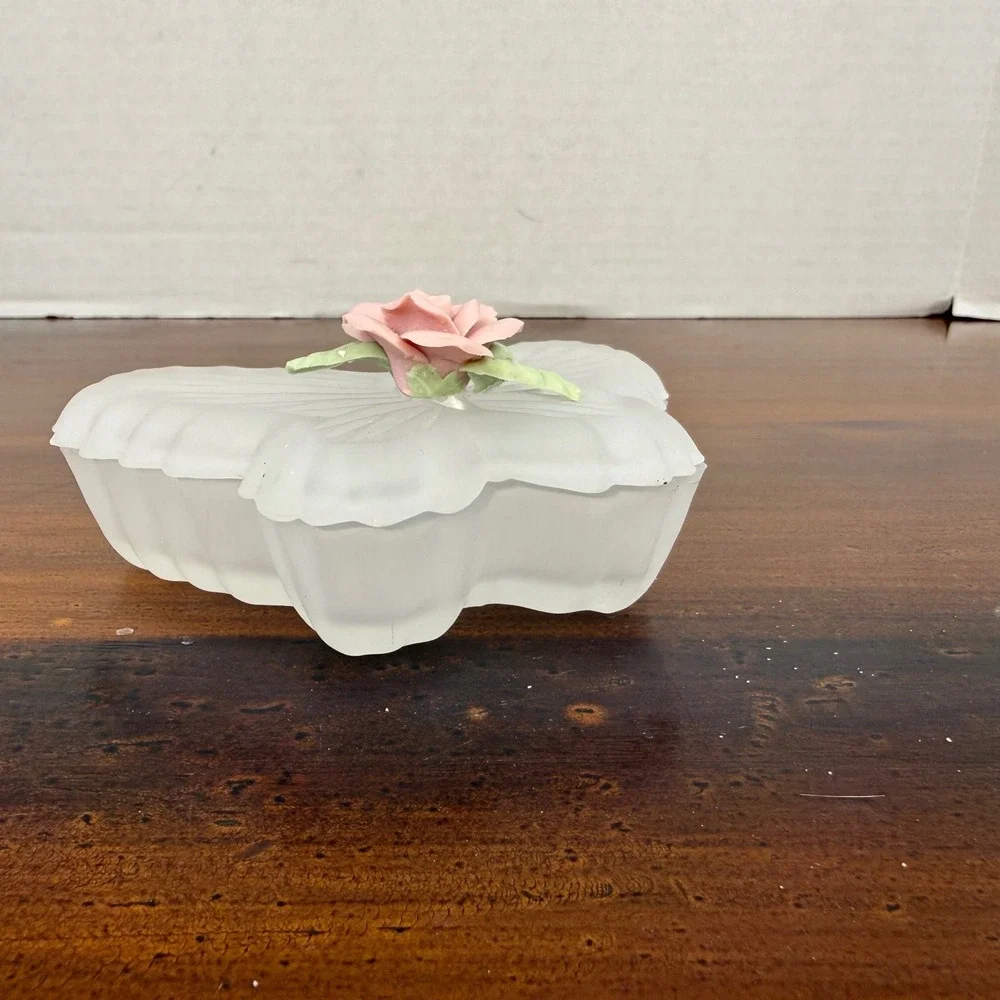 Vintage Frosted Glass Butterfly Trinket Box with Pink‎ Porcelain Rose Lid
